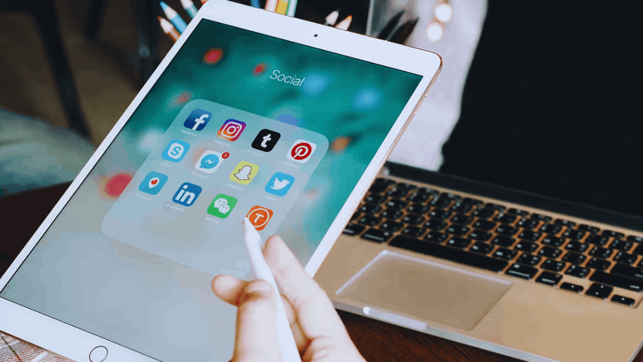 Guide étape par étape pour trouver un emploi dans les réseaux sociaux en ligne