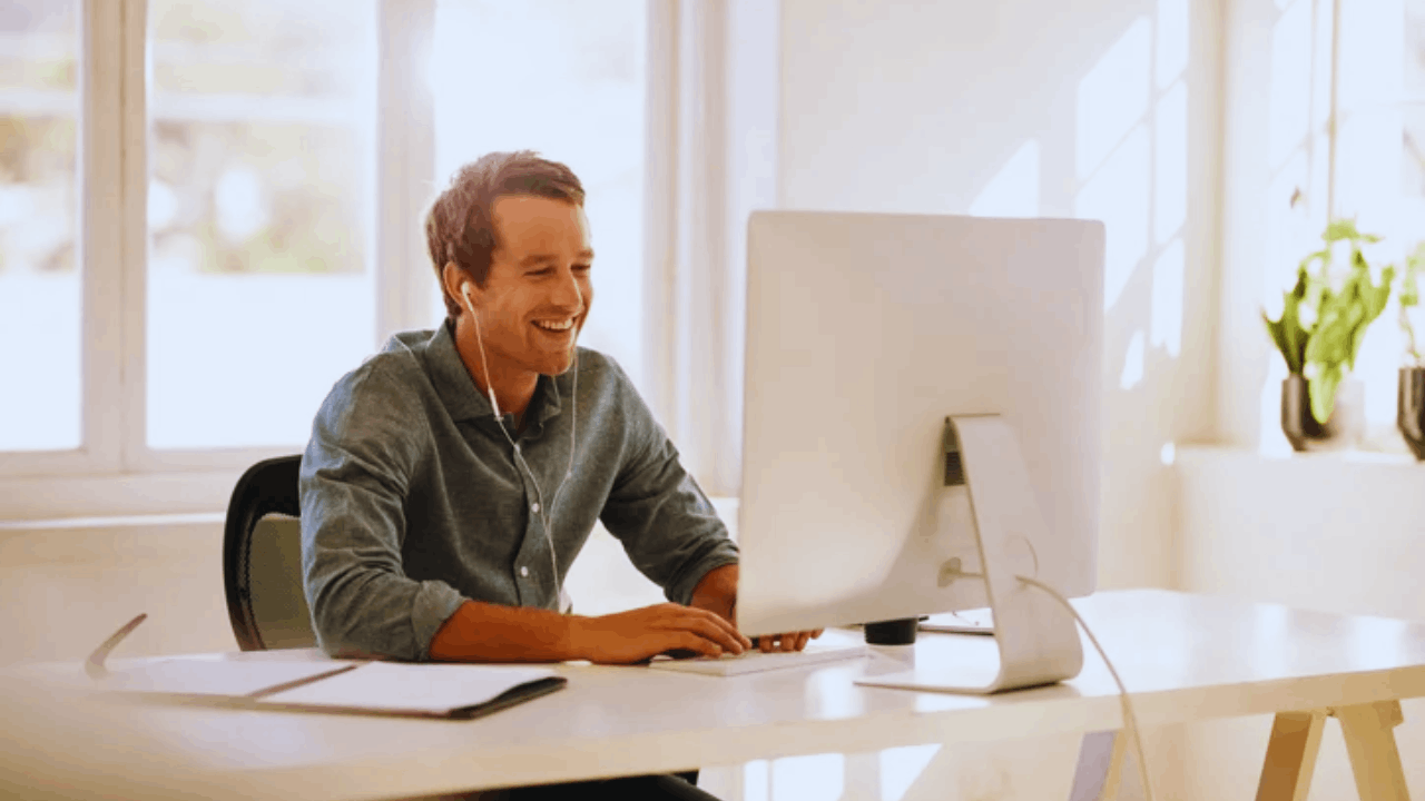 Comment décrocher un emploi en informatique en ligne : guide complet