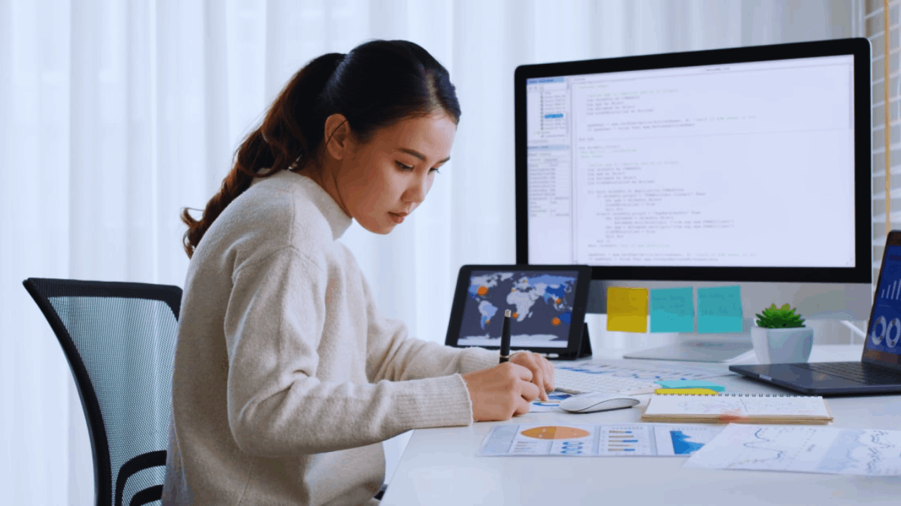 Comment décrocher un emploi en informatique en ligne : guide complet