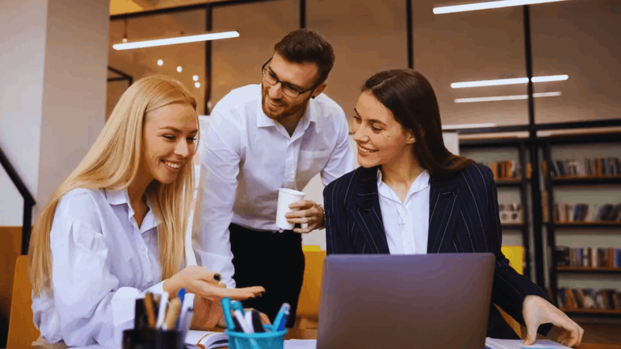 Guide étape par étape pour trouver un emploi dans les réseaux sociaux en ligne