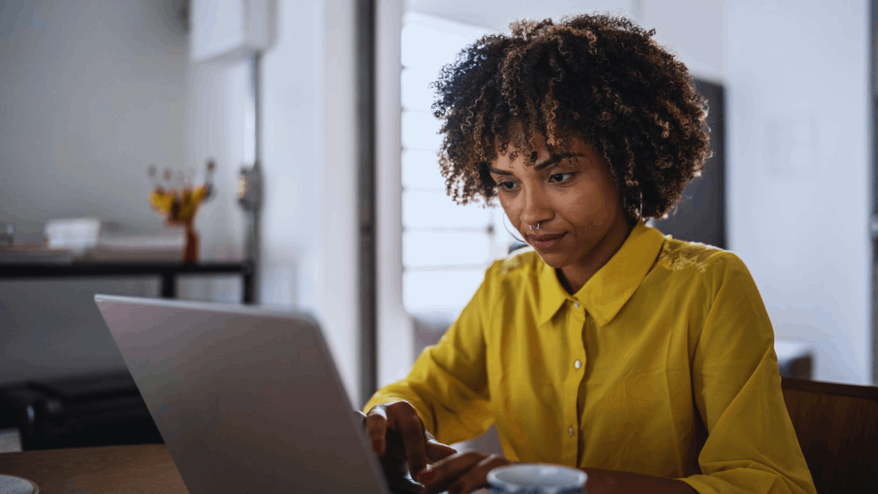 Comment décrocher un emploi en informatique en ligne : guide complet