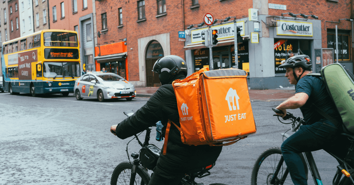 Comparaison entre livreurs auto-entrepreneurs et livreurs sous contrat en Europe – Ce que les coursiers doivent savoir